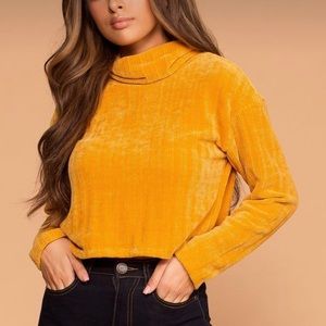 Like new- beautiful heart & hips crop top sweater